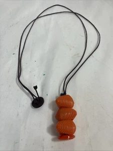 COLLAR DE BOTONES HECHO A MANO con cordón de cuero 34” de largo en muy buen estado vendido por joyero - Imagen 1 de 5