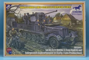 BRONCO 1/35 CB35043  Sd.Kfz. 6/2 3.7cm FlaK 36 auf Fahrgestell Zugkraftwagen 5t - Picture 1 of 2