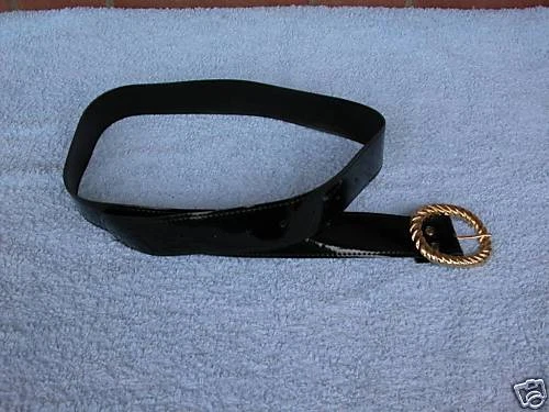 Cintura vernice, usata 1 volta con fibbia in metallo la - Immagine 1 di 1