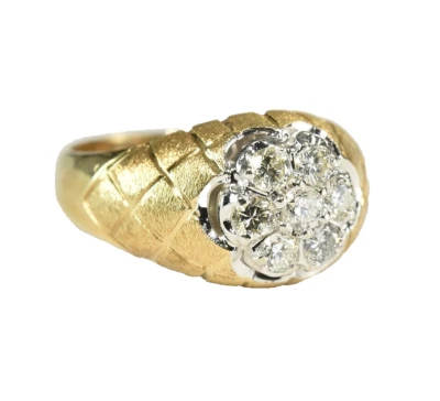 Anillo clásico de oro de 14k de los años 70 con 7 diamantes naturales acabado florentino Foto 1 de 4