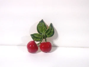 Helle Emaille hängende Kirschen Brosche Anstecknadel Vintage unsigniert - Bild 1 von 4