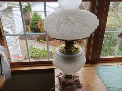 GRAN BASE LÁMPARA ELECTRIFICADA UVAS ESMERILADAS GWTW CON PANTALLA Y CHIMENEA A JUEGO Foto 1 de 4