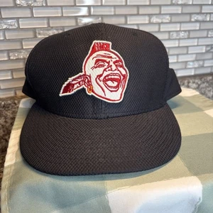Seltene Atlanta Braves New Era eng anliegende Mütze 7 Screaming War Cry Chief Noc-A-Homa gebraucht, in einwandfreiem Zustand - Bild 1 von 7