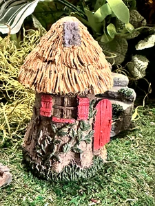 Casa de Muñecas Hadas Jardín Accesorios Hobbit Rojo Paja Techada Casa Musgo Flores - Imagen 1 de 4