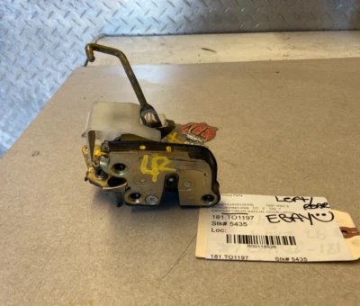 Conjunto de pestillo de cerradura manual para puerta trasera izquierda Toyota RAV4 96-00 4 PUERTAS Foto 1 de 4