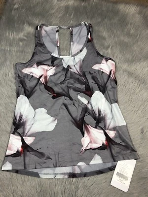 Regata Feminina Fabletics Bess Malha Cinza Floral Tamanho Pequeno - Imagem 1 de 4