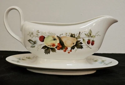 Royal Doulton Miramont Gravy Boat con placa base adjunta Foto 1 de 4