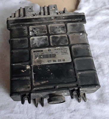 0261203731 Centralina iniezione  VOLKSWAGEN GOLF VARIANT (1H) 1.8 (66Kw) SW - Immagine 1 di 4