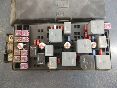 2004 Chevrolet Malibu 3.5 engine Fuse Box Relay block Junction 22728825 Maxx - Image 1 of 4