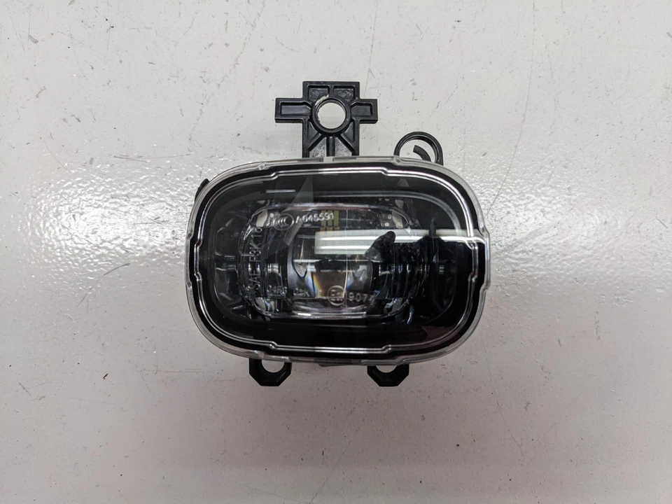 Faro antiniebla derecho pasajero Nissan Rogue LED 2021 - 2022 Foto 1 de 4