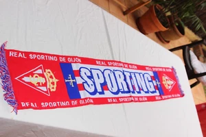 BUFANDA FUTBOL REAL SPORTING DE GIJON CON ESCUDO DE ASTURIAS COTIZADA SCARF - Imagen 1 de 1