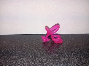 Monster High Doll Draculaura Skull Shores Hot Pink High Heels Anchor Shoes Left - Picture 1 of 2