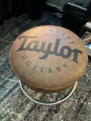 Барный стул с логотипом Taylor Brown - 24 дюйма (только самовывоз)   - Изображение 1 из 4