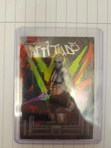 2025 Topps Finest WWE Lucien Price RARE RED BLACK VAPOR REFRACTOR #294 10/10 SP - Bild 1 von 2