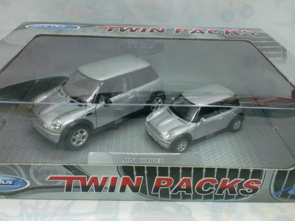 WELLY - SET 2 MINI COOPER ARGENTO SCALA 1/24 + 1/38 METAL - Immagine 1 di 1