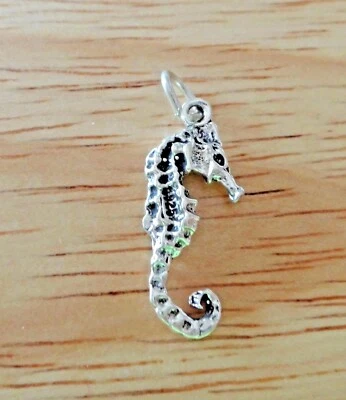 Sterling Silver 3D 20x9mm Fish Shell Beach Medium Seahorse Charm - Image 1 of 4