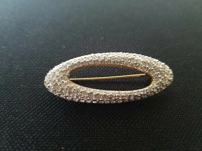 Broche firmado por SWAROVSKI forma ovalada cristales redondos transparentes enchapados en oro amarillo  Foto 1 de 3