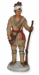 Indianerfigur Häuptling Tahchee H 17 cm stehend mit Tasche und Gewehr in Hand - Bild 1 von 5
