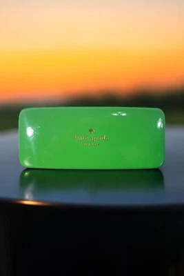 Estuche para gafas de sol Kate Spade verde y azul, almacenamiento rígido, usado en excelente estado Foto 1 de 4