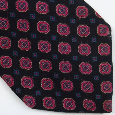 Jos A. Bank Executive Collection Black Red Medallions Foulard Mens Tie 58x3.5 - Image 1 of 4
