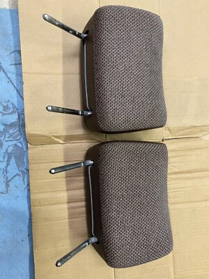 Reposacabezas asiento delantero VW. De un convertible Rabbit 1984. L/R.  Foto 1 de 4