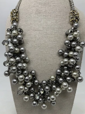 Collar con racimo de perlas de imitación gris Stella & Dot Foto 1 de 4