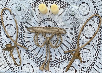 Candelabros de pared vintage Homco de metal dorado cuerda torcida apliques globos y estante  Foto 1 de 4