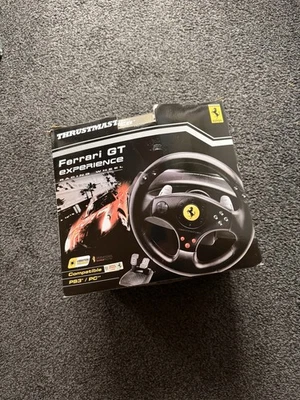 Thrustmaster Ferrari GT 3 In 1 Racing Wheel V.2 Lenkrad und Pedale für PC-PS3 - Bild 1 von 3