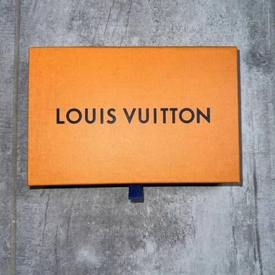 Auténtica caja de regalo Louis Vuitton naranja con cinta y etiquetas Foto 1 de 4