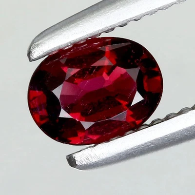 Cojín de espinela roja natural sin calefacción 0,28 quilates ancho 4,4 x 3,3 mm, Tanzania Foto 1 de 4