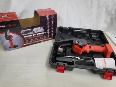Mini motosierra eléctrica Wood Ranger de 4" con batería de 24 V y cargador en estuche rígido Foto 1 de 2