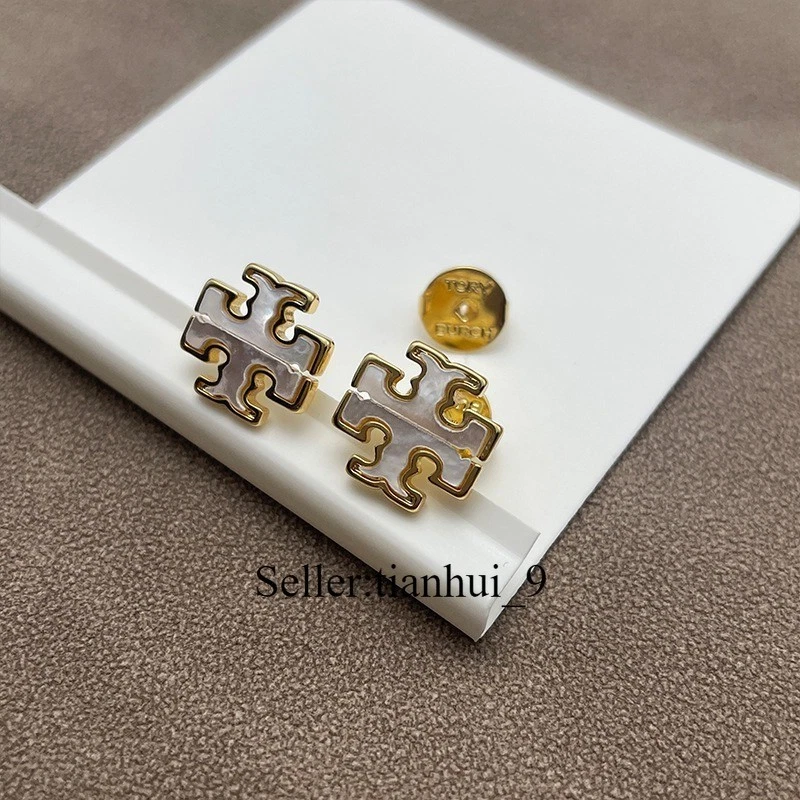 ¡Nuevo! Pendientes Tory Shell blancos con bolsa de joyería tamaño: 1,5*1,5 cm Foto 1 de 4