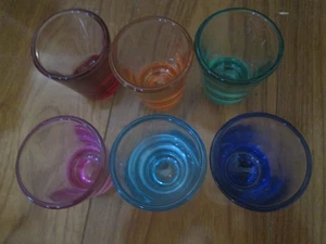 Set 6 bicchieri da tiro vintage Anchor Hocking colorati COLORE fondo BELLA FORMA!! - Foto 1 di 5