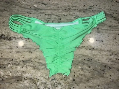 NUEVO SIN ETIQUETAS Luli Fama Verde Bikini Parte Inferior Sexy Natación Scrunch Mediano ¡Guau!! Foto 1 de 4