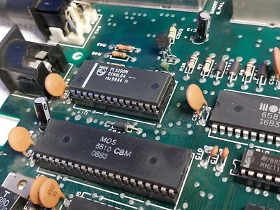 Commodore 64 PLA C64 SX64 PLS100N MOS 906114-01 82S100 8700-001 251064-01 (NEW) - Immagine 1 di 4