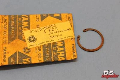NOS Yamaha CIRCLIP 1968-1990 DT1B R5C MX250A TX650 TX750A XS500B 93450-30033-00 Foto 1 de 4