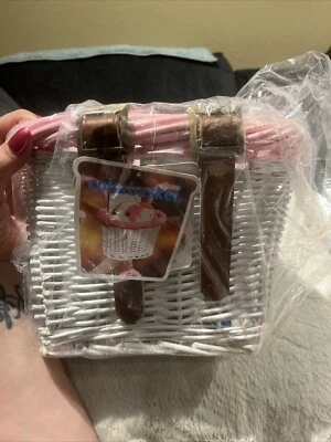 Cesta de color manillar delantero niños junior bicicleta cesta de mimbre blanca con borde rosa Foto 1 de 3