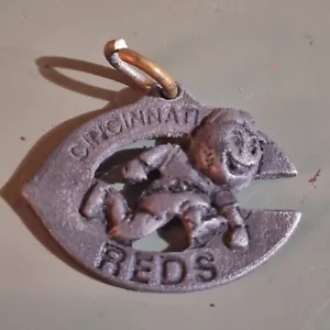 1976 Vintage CINCINNATI REDS PEWTER NECKLACE Charm - Picture 1 of 5