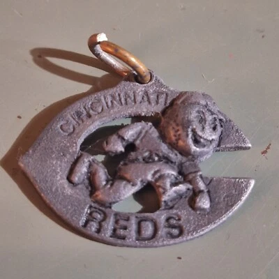 1976 Vintage CINCINNATI REDS PEWTER NECKLACE Charm - Image 1 of 4