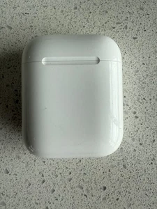 Apple AirPod 2nd Generation With Charging Case And Both Pods A2031 - Photo 1 sur 6