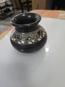 4 Zoll Costa Rica Mini Vase signiert vom Künstler. - Bild 1 von 4