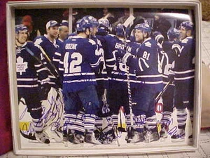 2011-12 TORONTO MAPLE LEAFS TEAM SIGNED CELEBRATION 11X14 - Picture 1 of 1