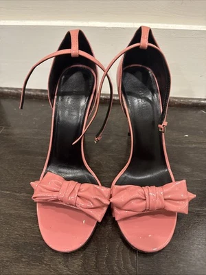 Tacones con lazo Gucci rosa charol Foto 1 de 4