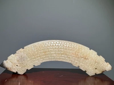 Raro Colgante Dragón Tallado en Jade Antiguo Período Estados Combatientes "Huang" L 14.2 CM Foto 1 de 4