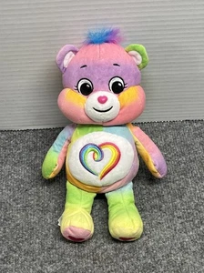 Care Bear Rainbow Heart Bear 9" Plush 2021 - Foto 1 di 5