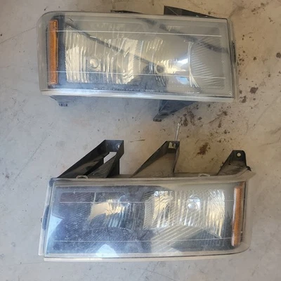 Conjunto de faros halógenos OEM Chevrolet Colorado 2004-2012 Foto 1 de 4