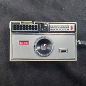 Vinage Kodak Instamatic Film Camera 104 - Picture 1 of 4