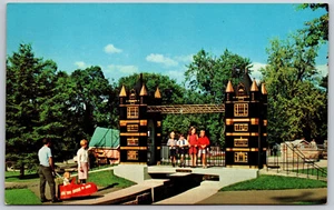 London Ontario Storybook Gardens Replica Of Tower Bridge In London UK Postcard - Picture 1 of 2
