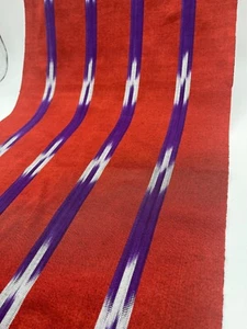 Lujoso Shantung de seda a rayas Ikat rojo púrpura, por 2 metros. - Imagen 1 de 8