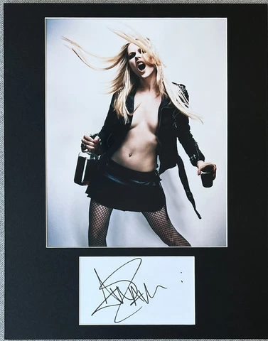 Avril Lavigne Signed In Person 11x14 Matted Autograph & Photo - Authentic Cover